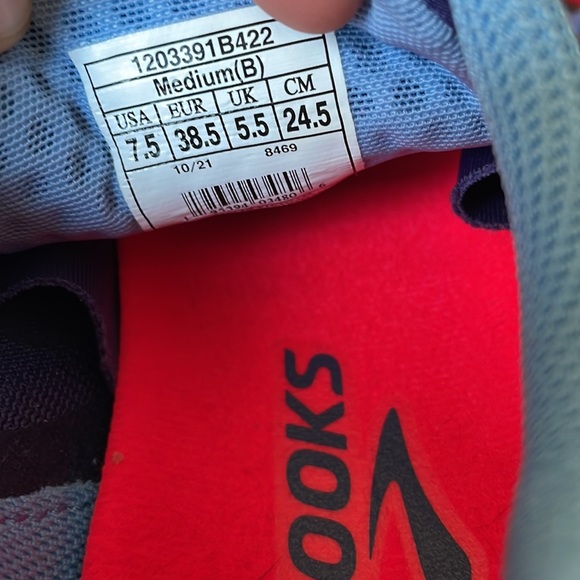 Brooks Catamount Super comfy! Only worn a couple of times, decided to size down. - Picture 15 of 15